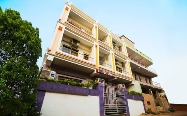 Goroomgo Shree Bhumi puri