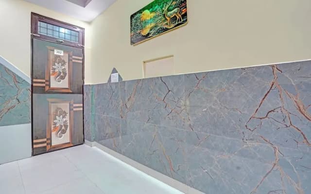 Fabhotel Royal Plaza 62