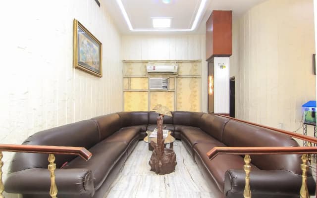 OYO 2569 Hotel Paradise