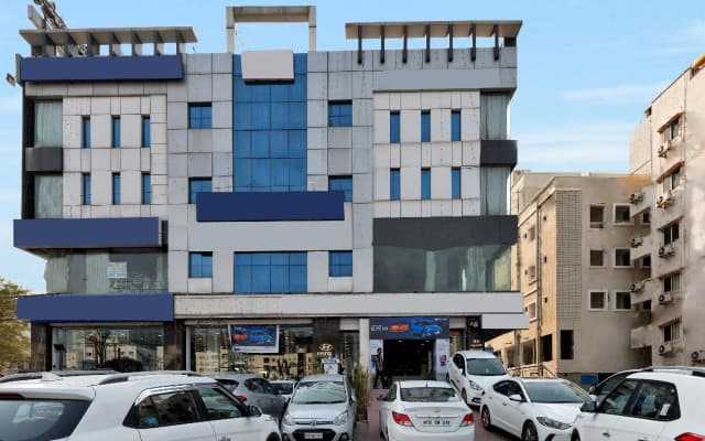 Capital O 12384 Hotel Rudra Grand