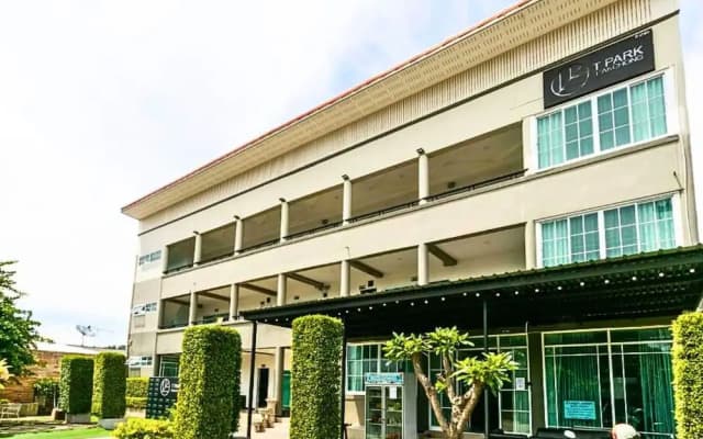 T Park Pakchong