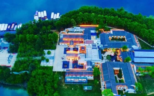Yinghu Hotel