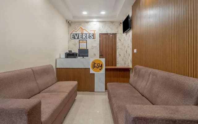 Itsy Hotels Everest Leela Residency