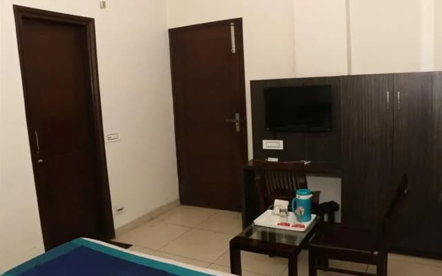 Hotel 9 Inn