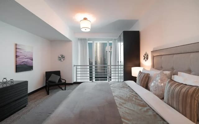 Breathtaking views flat in Laguna Tower