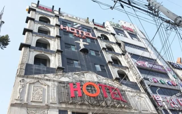 Cheonan El Hotel