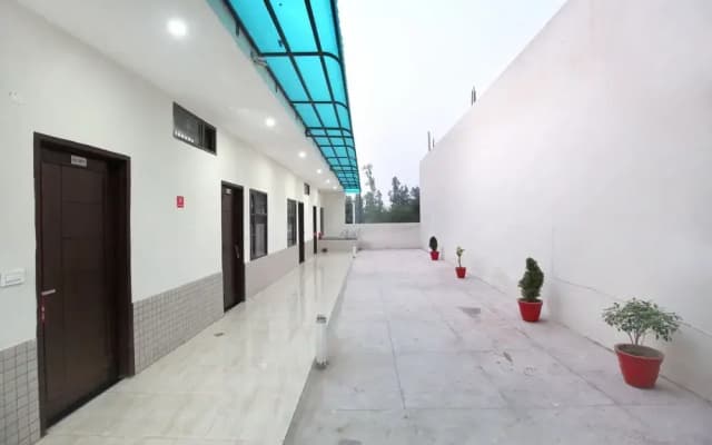 OYO 10070 Hotel Satkar Regency