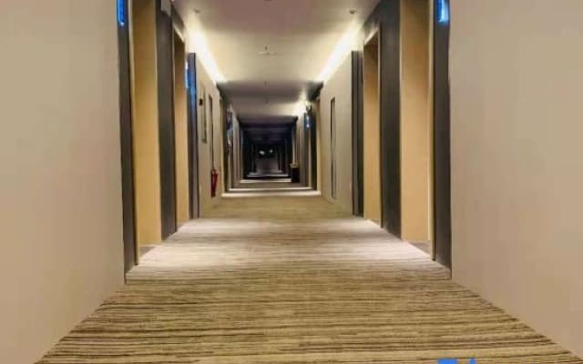 Wanjia Zhenxuan Hotel (long distance bus station)