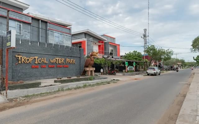 Urbanview Hotel Tropical Ketapang by RedDoorz