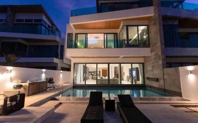 Beachfront Villa 3BR Infinity Pool V38