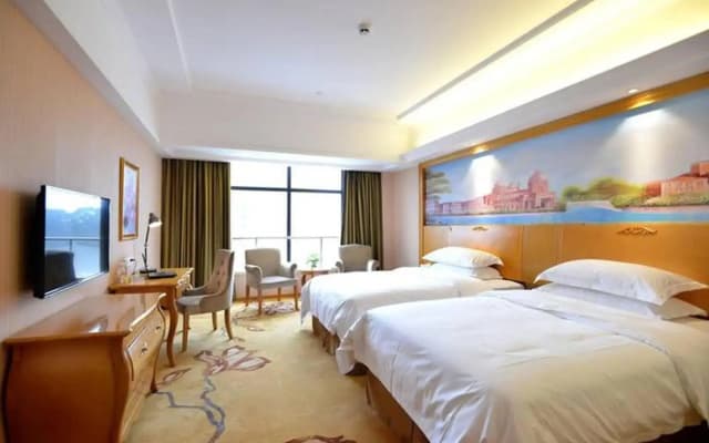 Vienna International Hotel (Qinzhou North District Government High Speed Railway Station)