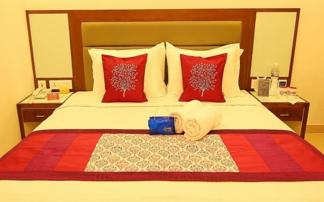 Oyo Premium Alleppey Iron Bridge