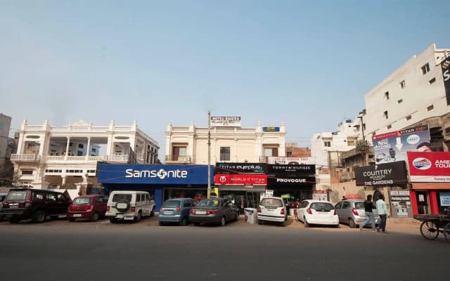 Hotel Basera