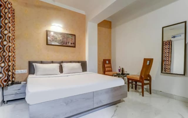 OYO Townhouse 687 Hotel 77
