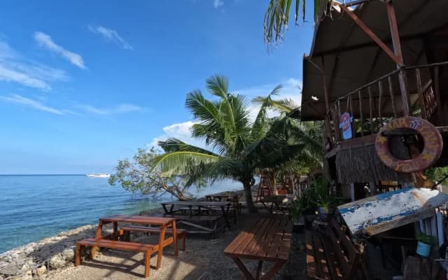 Maryan Moyo Bungalows and resto