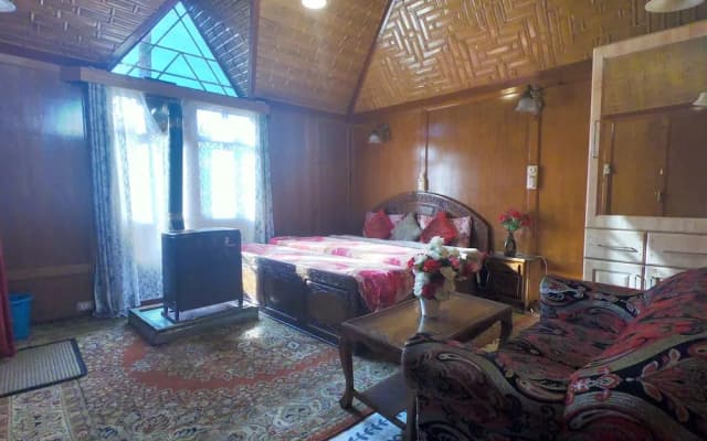 Goona palace houseboats