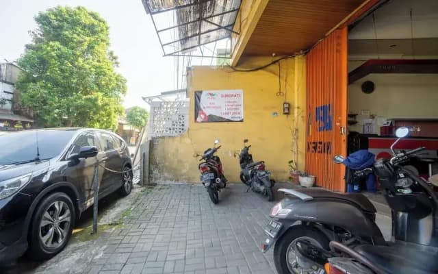OYO 93987 Suropati 2 Guest House