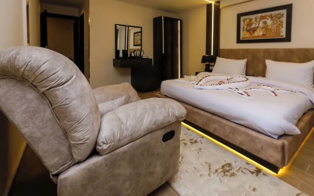 Crowne pyramids palace