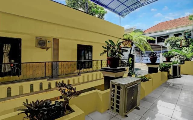 OYO 95043 Guest House Adel's
