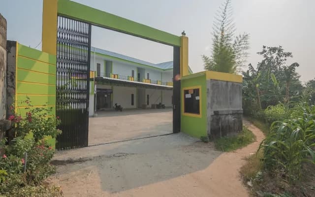 RedDoorz near RS Harapan Bersama
