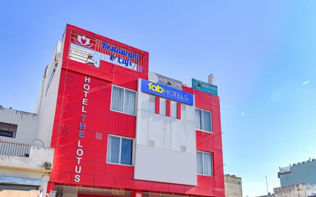 Fabhotel The Lotus