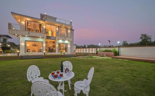 Vivanta Villa