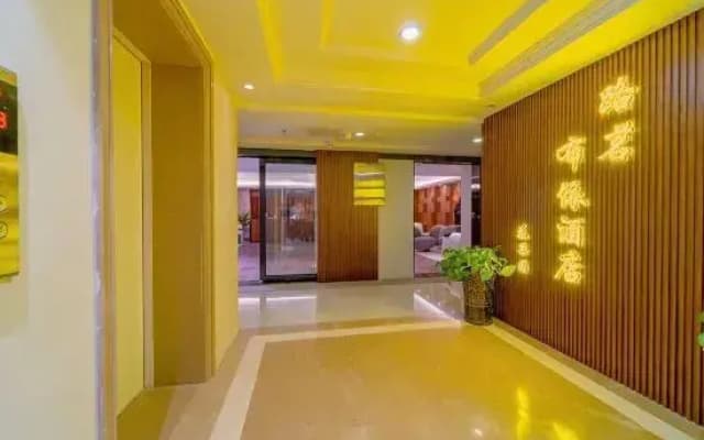 Guiyang Luming Buyi Hotel (Huaguoyuan Twin Towers)