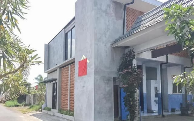 RedDoorz Near Wisata Paribendo Lawang