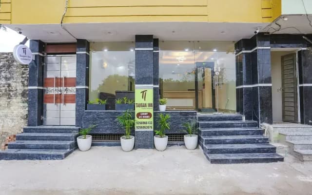 Fabhotel Taugan Inn