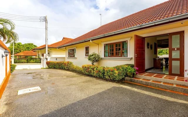 3 BR Pool Villa in Great Location CV3