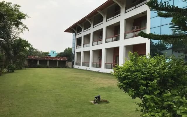 Hotel Kings Crown Resort at Mandarmani