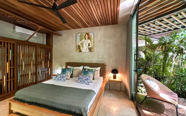 Caribbean Courtyard Villas 6 to 10 pp