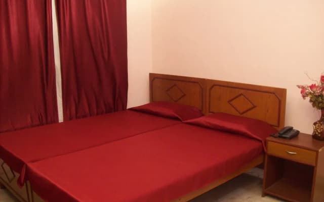 Malik Court by OYO Rooms