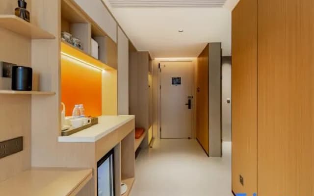 Yi HOTEL