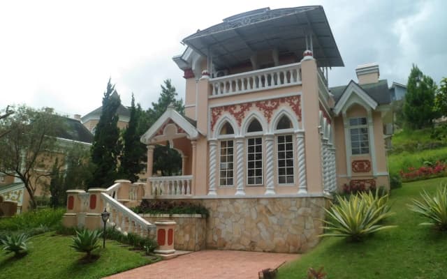 Villa Kota Bunga Matahari
