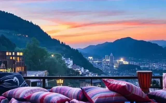 Phoenix Yanyu Building High end Homestay