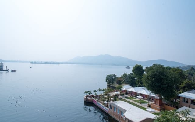 OYO 156 Hotel Lake Haveli