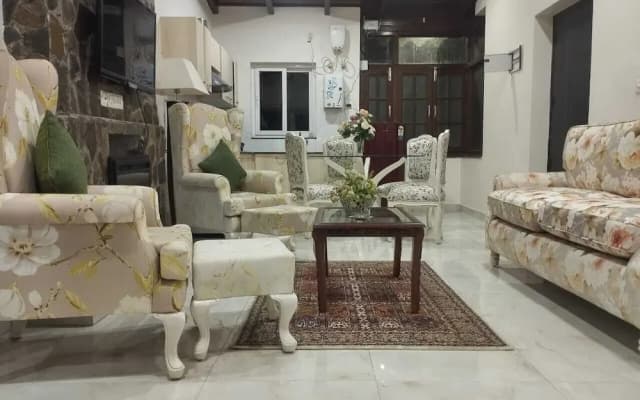 Luxsugero Penthouse Kaichidham