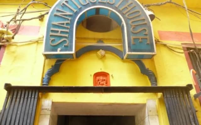 Goroomgo Shanti Guest House Varanasi
