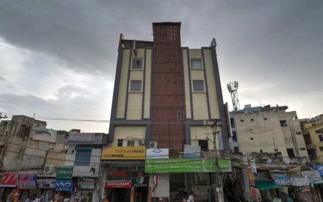 Capital O 16970 Hotel Mahal