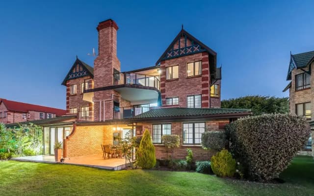 Beacon Wharf , George Hay 1 Holiday Accommodation