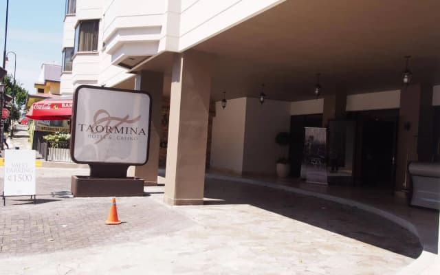 Clarion Hotel Amon Plaza