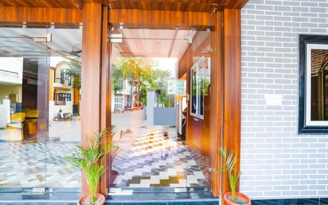 Fabhotel Prime Diamond Palace