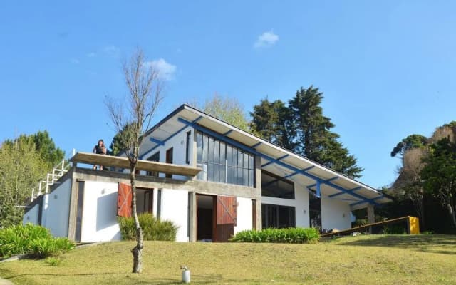Casa De Arquiteto Com Vista, Jardim E Lareira