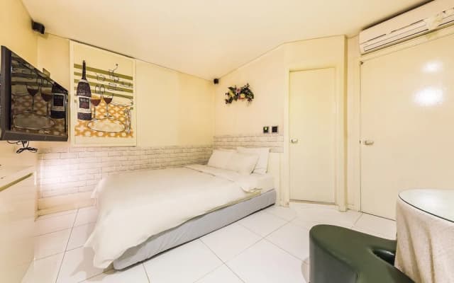 Nokbeon Hotel Galley