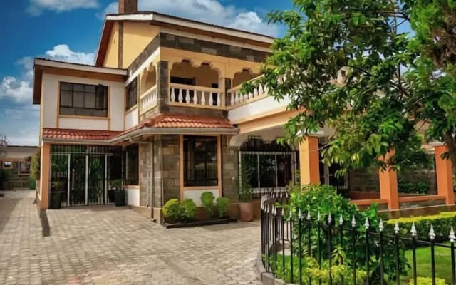 Leafy Park Villa