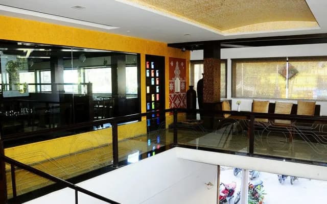 Hotel Ashray