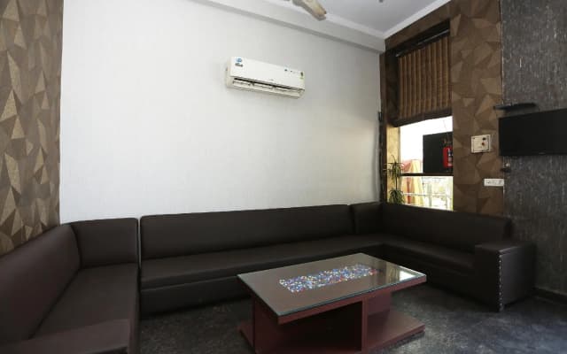 OYO 30107 Hotel Black Stone