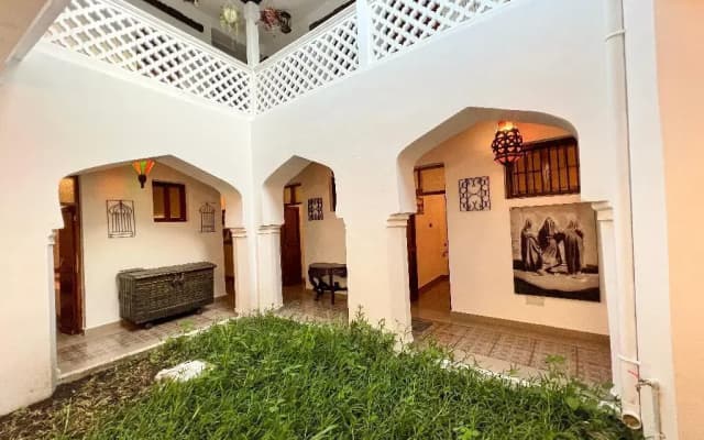 Emerald Palm Courtyard Hotel