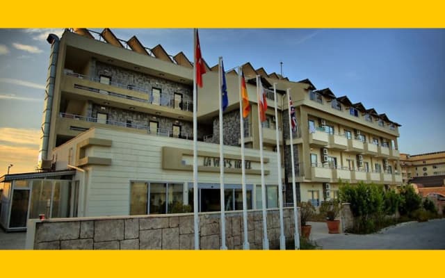 Lavitas Hotel